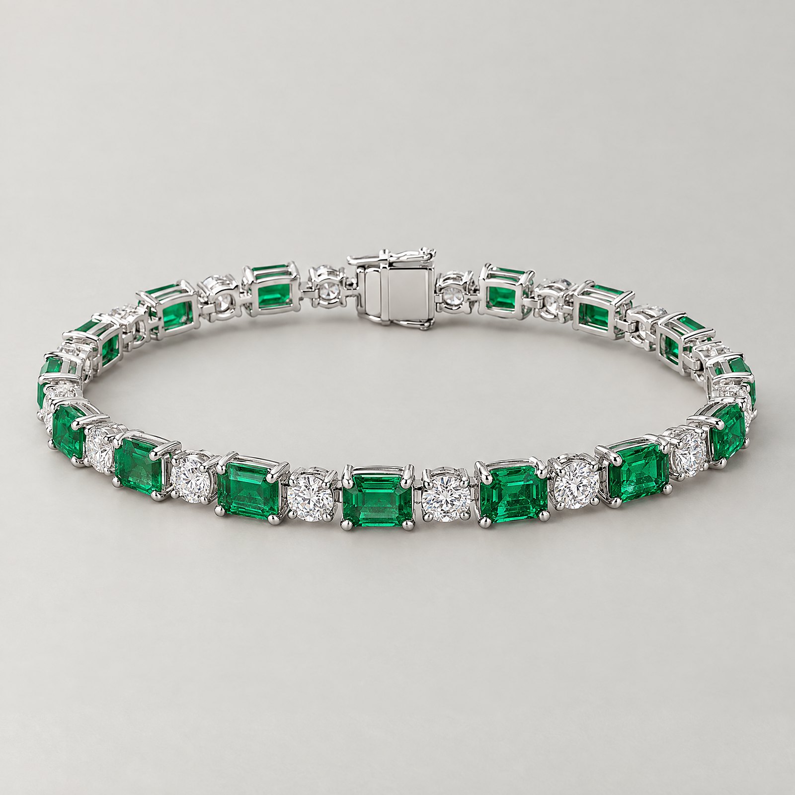 Emerald Line Bracelet in white gold â angled view