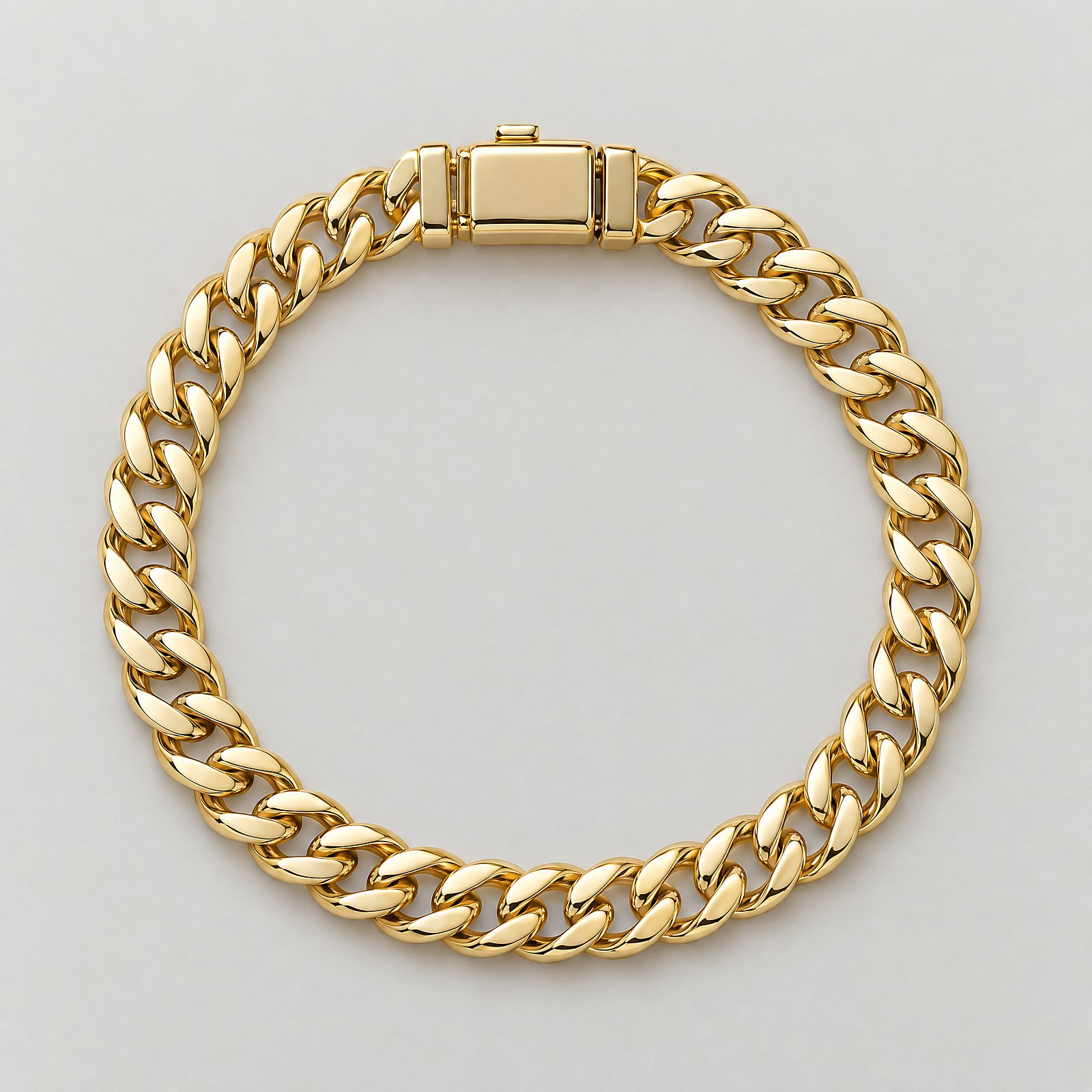 Gold Curb Chain Bracelet in yellow gold